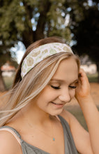 Load image into Gallery viewer, Hibiscus Scarf - Hawaii State Flower